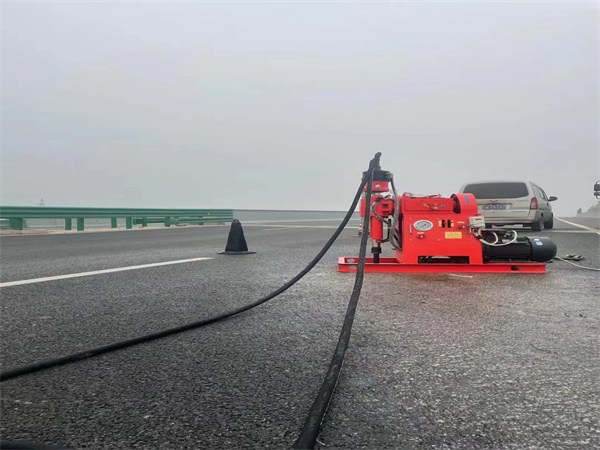 凌河马路路基路面开裂下沉注浆加固灌浆